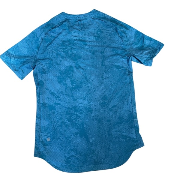 Lululemon Drysense Training Shirt
Marble Map Jacquard Blue Borealis Soft Denim - Picture 2 of 11